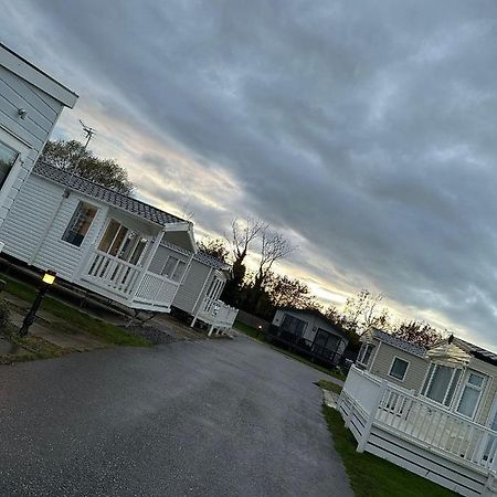 Luxurious 6 Berth Swift Bordeaux On Lyons Robin Hood Rhyl Villa Meliden Екстериор снимка